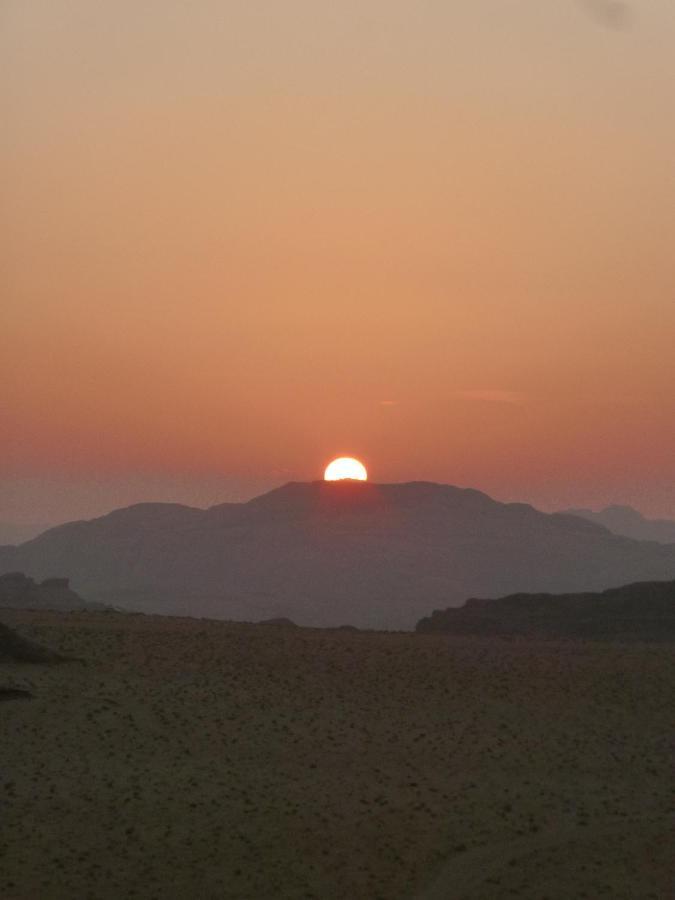 Sunrise Camp Hotel Wadi Rum Exterior photo